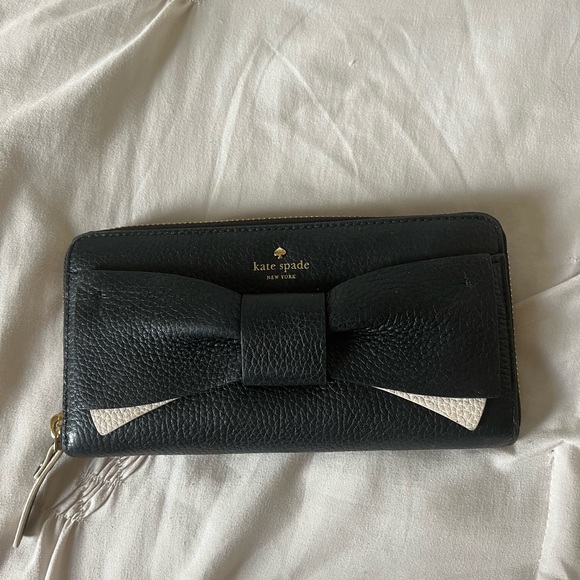 Large Kate Spade Zippy Wallet - Picture 1 of 11